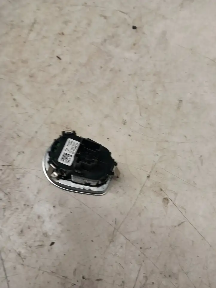 BMW 3 F30 F35 F31 (2012 - 2018) 3393320102 Включатель зажигания и стартера — фото 2
