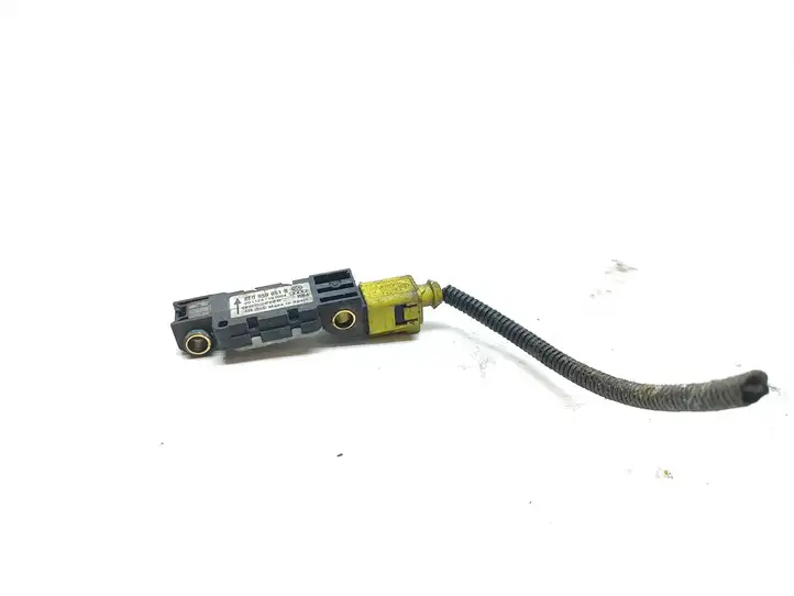 Audi A4 S4 B7 8E 8H (2004 - 2009)  8E0959651B Датчик удара SRS