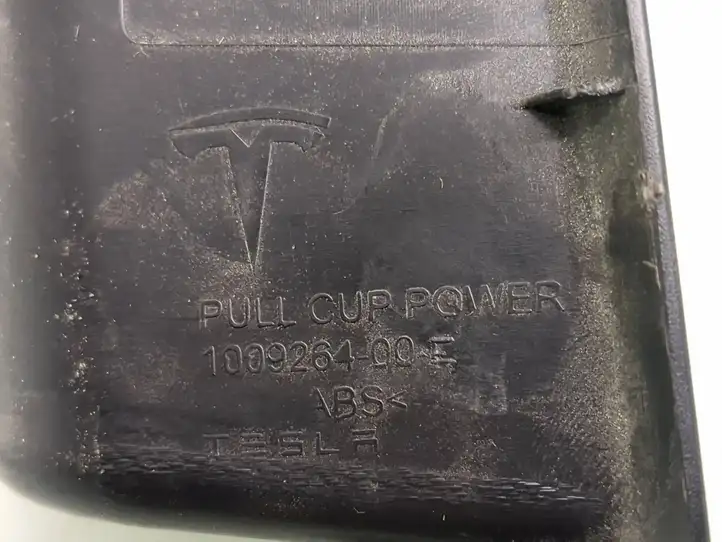 Tesla Model S (2016 - 2021) 100926400E Кнопка закрытия багажника — фото 3