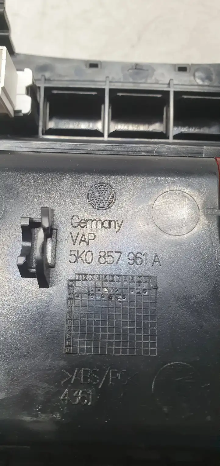 Volkswagen Eos (2010 - 2015) 5K0857961A Пепельница — фото 5