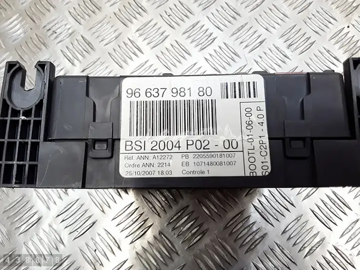 Peugeot 308 (2007 - 2013) 9663798180 Блок предохранителей — фото 12
