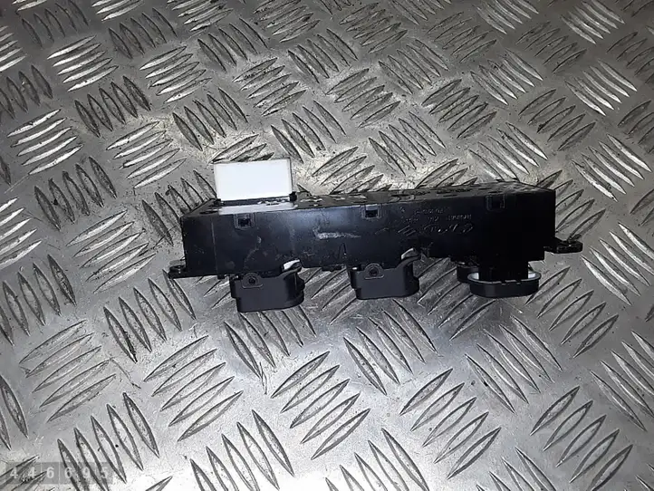 Hyundai i30 (2007 - 2012) 935702L910 Кнопка стеклоподъемников — фото 5