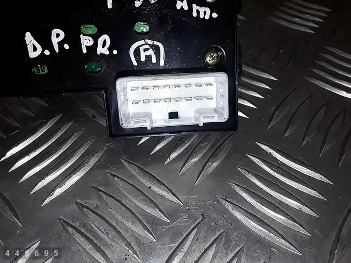 Hyundai i30 (2007 - 2012) 935702L910 Кнопка стеклоподъемников — фото 6