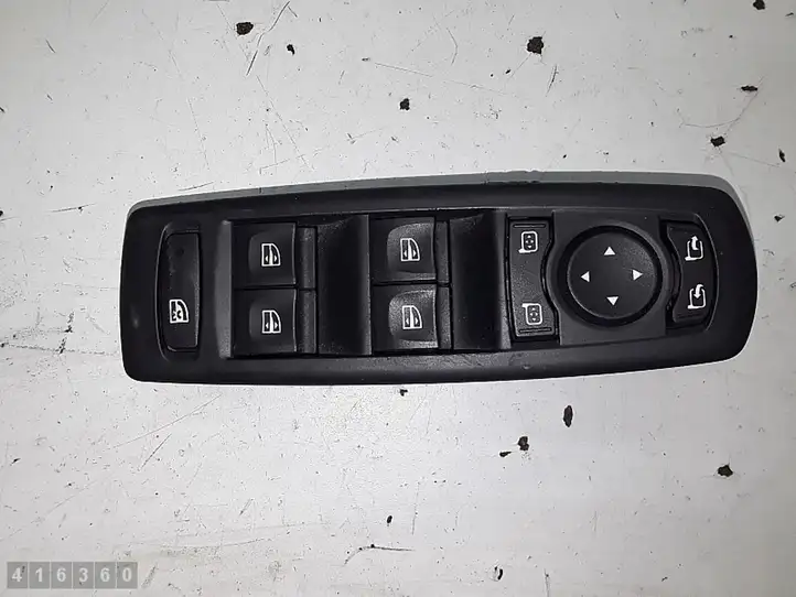 Renault Megane III (2009 - 2016) E30167 Кнопка стеклоподъемников — фото 1