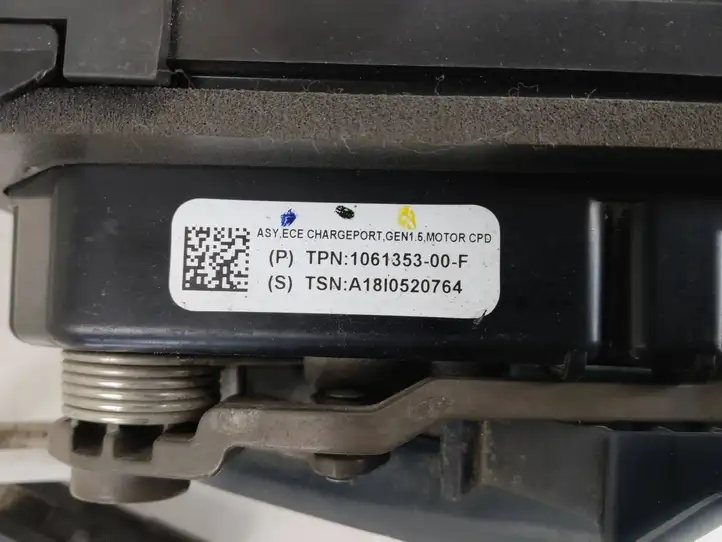 Tesla Model X (2015 - 2021) 106135300F Зарядный разъем электромобиля — фото 4