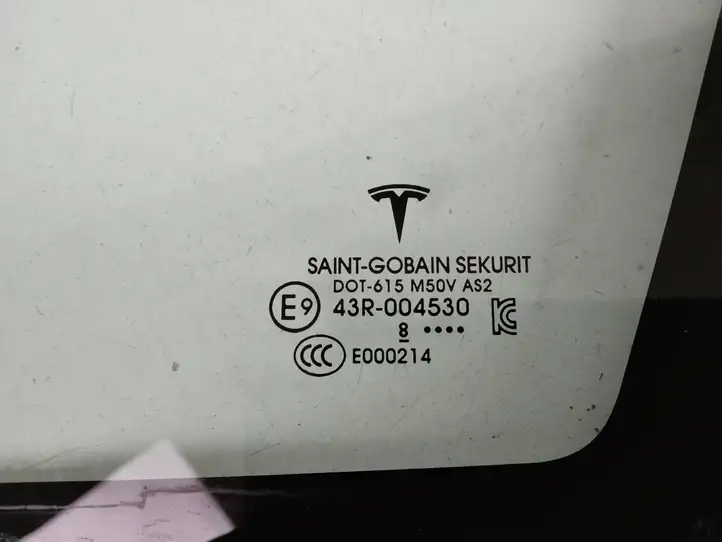 Tesla Model X (2015 - 2021) 105520500D Форточка двери — фото 3