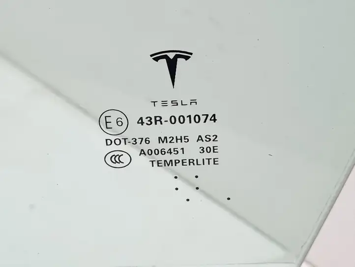 Tesla Model S (2016 - 2021) 43R001074 Стекло передней двери — фото 5