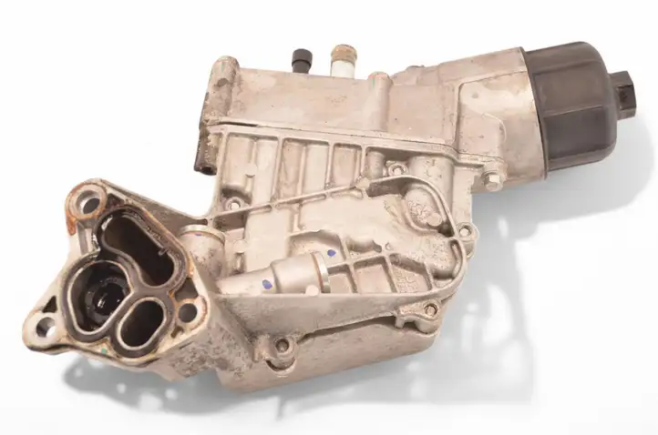 Jeep Grand Cherokee (2010 - 2021) 68269916AB Кронштейн масляного фильтра — фото 1