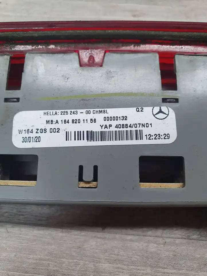 Mercedes-Benz ML W164 (2005 - 2011) A1648201156 Дополнительный стоп фонарь — фото 3