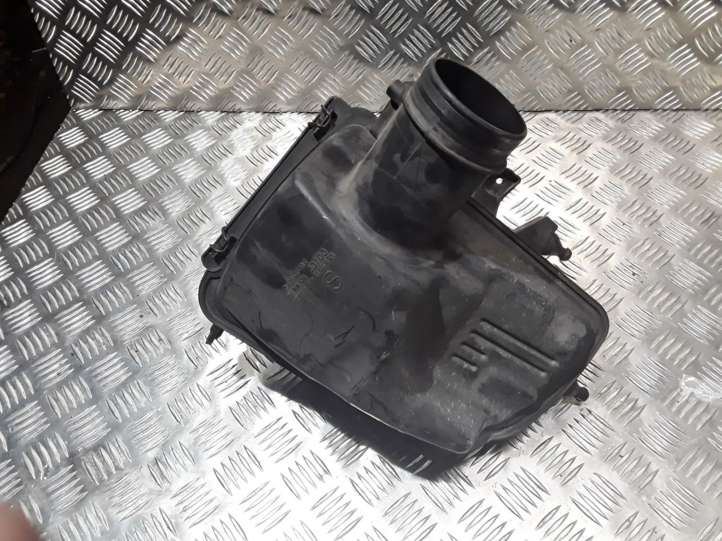 1022318S01JD700 Nissan Qashqai Oro filtro dėžė