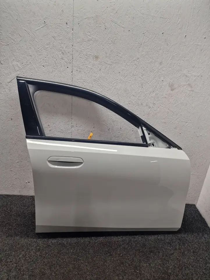 BMW i5 G60 (2023 - ) Дверь — фото 1