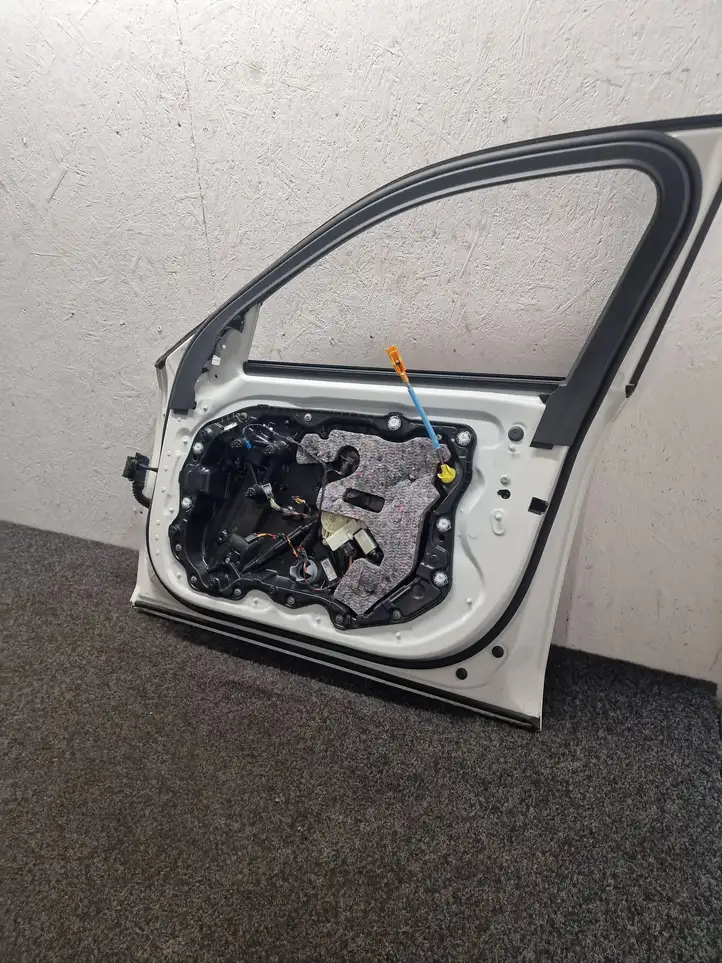 BMW i5 G60 (2023 - ) Дверь — фото 7