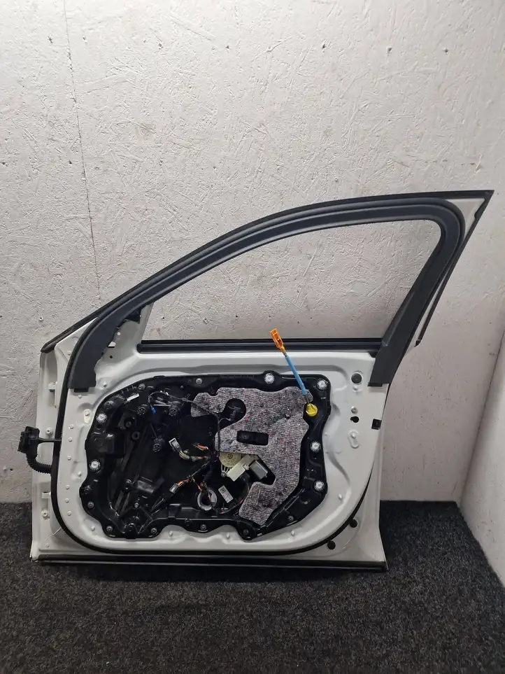 BMW i5 G60 (2023 - ) Дверь — фото 8