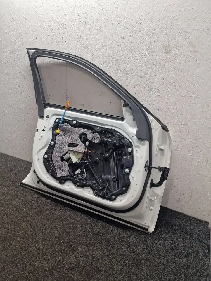BMW i5 G60 (2023 - ) Дверь — фото 7