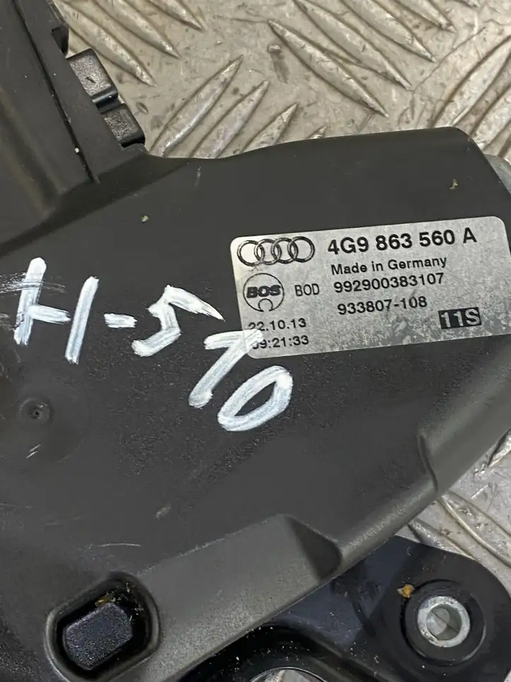 Audi A6 C7 (2011 - 2014) 4G9863560A Механизм шторки багажника — фото 4