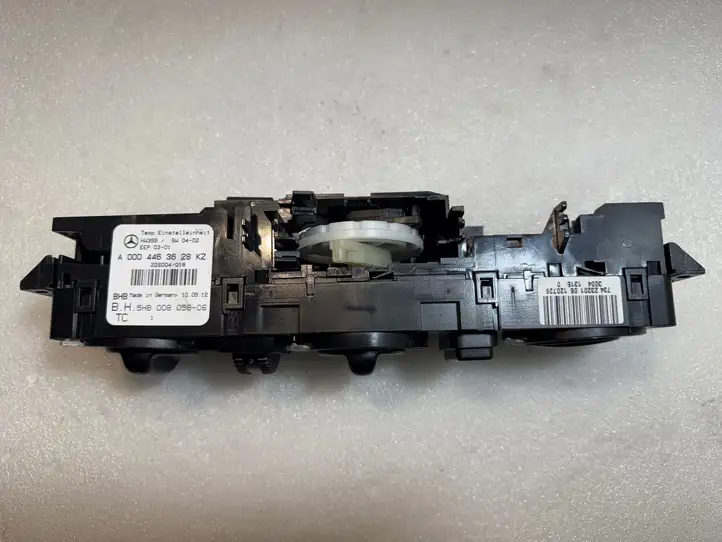 Mercedes-Benz Sprinter W901 W902 W903 W904 (1995 - 2007) A0004463628 Другая деталь консоли (туннеля) — фото 2