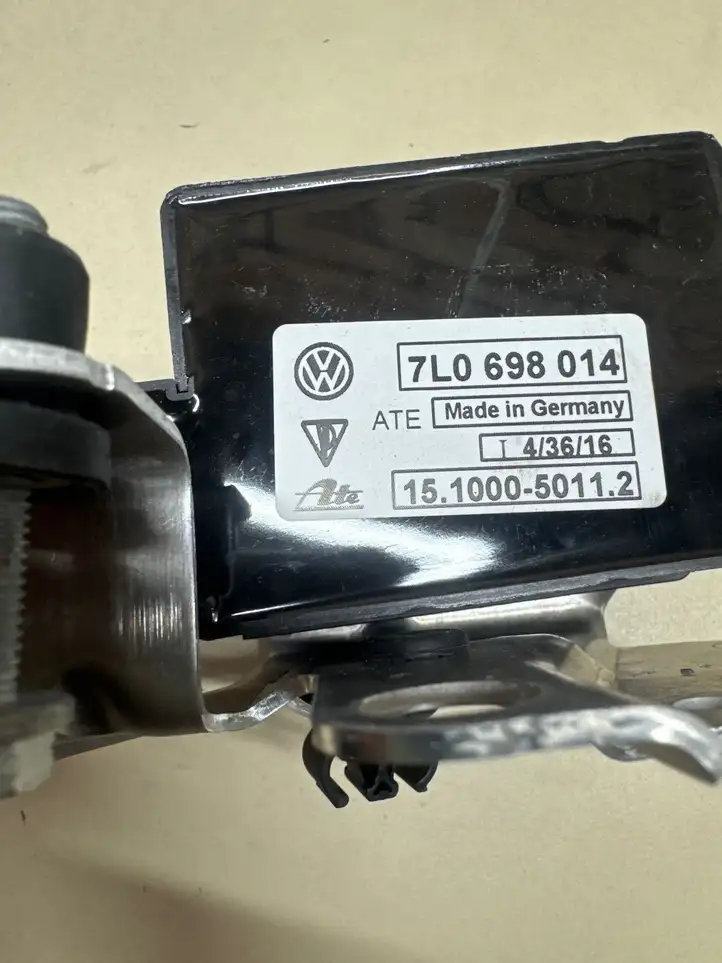 Volkswagen Touareg II (2010 - 2018) 7L0698014 Блок клапанов пневмоподвески — фото 7