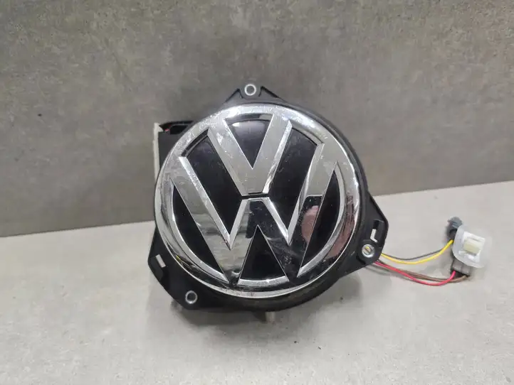 Volkswagen Golf VII (2013 - 2019) 5G0827469S Ручка багажника с камерой — фото 1