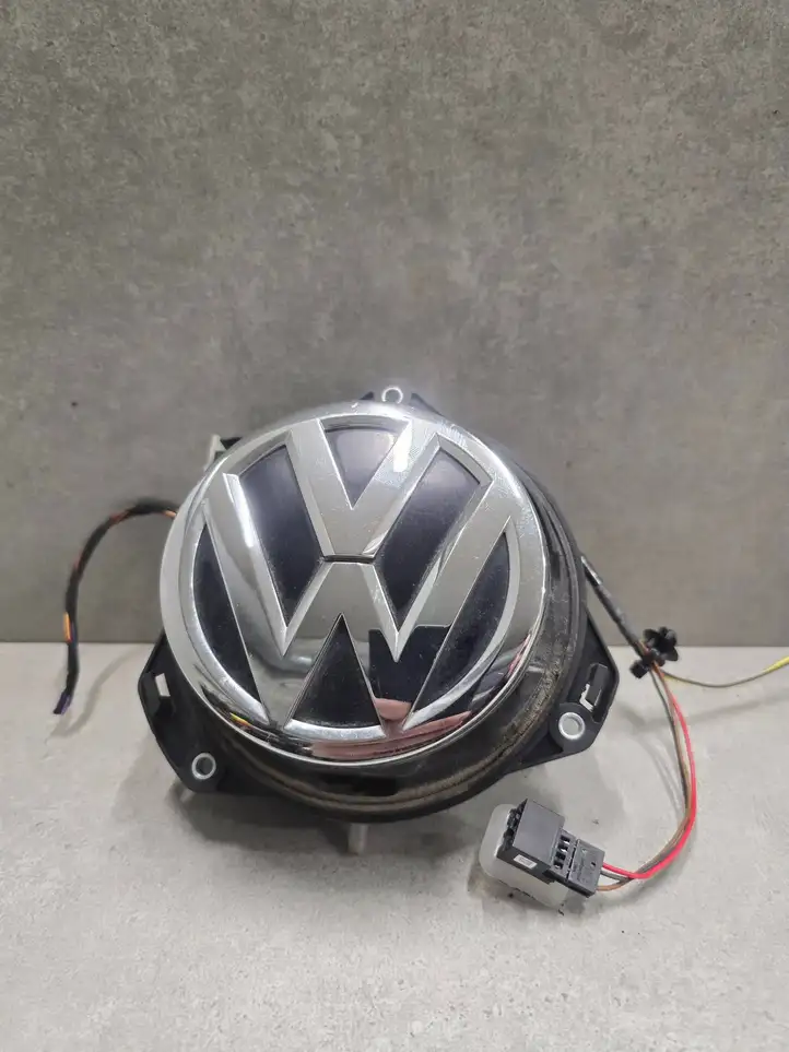 Volkswagen Golf VII (2013 - 2019) 5G0827469S Ручка багажника с камерой — фото 1