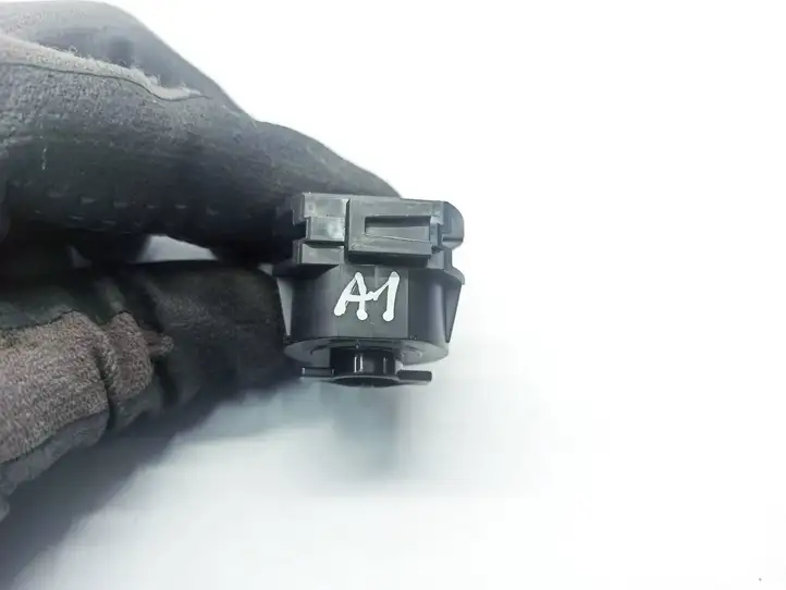 Audi A1 (2019 - ) 30538205 Демпфер бардачка — фото 5
