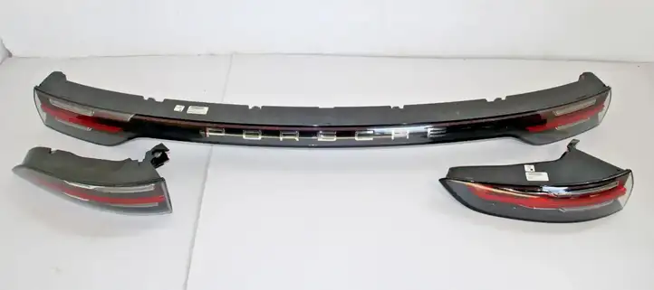 Porsche Cayenne (9Y0 9Y3) (2018 - ) 9Y0945081Q Задний фонарь в крышке багажника — фото 1