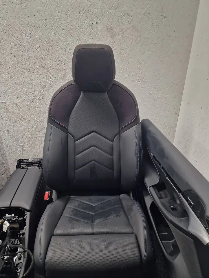 BMW i5 G60 (2023 - ) Комплект салона — фото 13