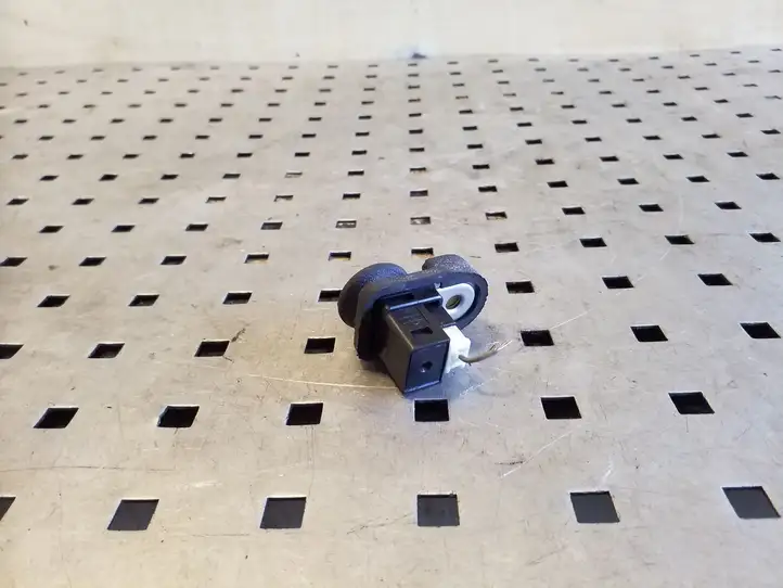 Nissan X-Trail T31 (2007 - 2014) Датчик открытия задней двери — фото 4