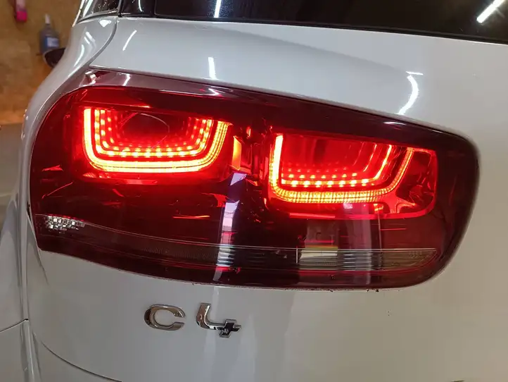 Citroen C4 Grand Picasso (2013 - 2016) Задний фонарь в крышке багажника — фото 1