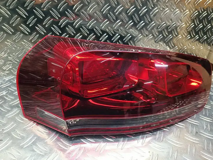 Citroen C4 Grand Picasso (2013 - 2016) Задний фонарь в крышке багажника — фото 3
