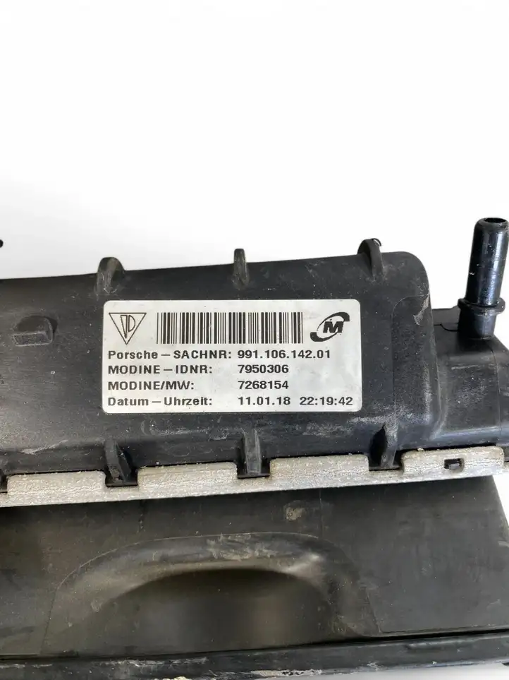 Porsche 911 991 (2011 - 2019) 99110604410 Радиатор охлаждающей жидкости двигателя — фото 10