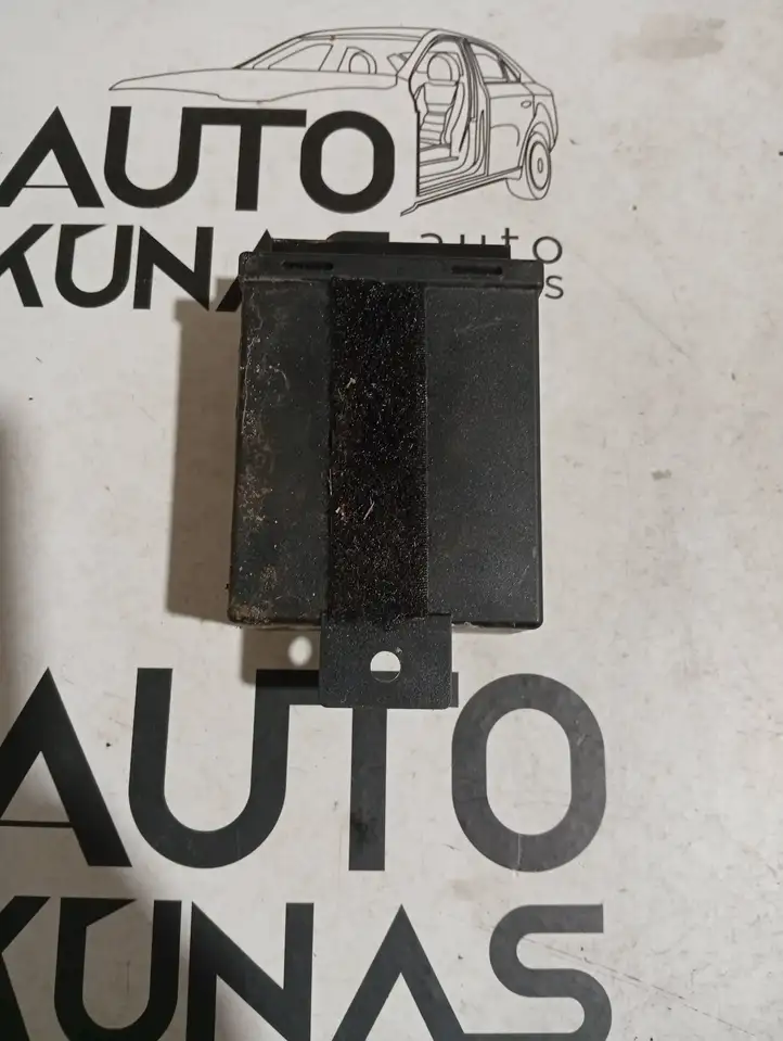 Skoda Octavia Mk2 (1Z) (2004 - 2013) 300310300107 Реле крюка для прицепа — фото 2