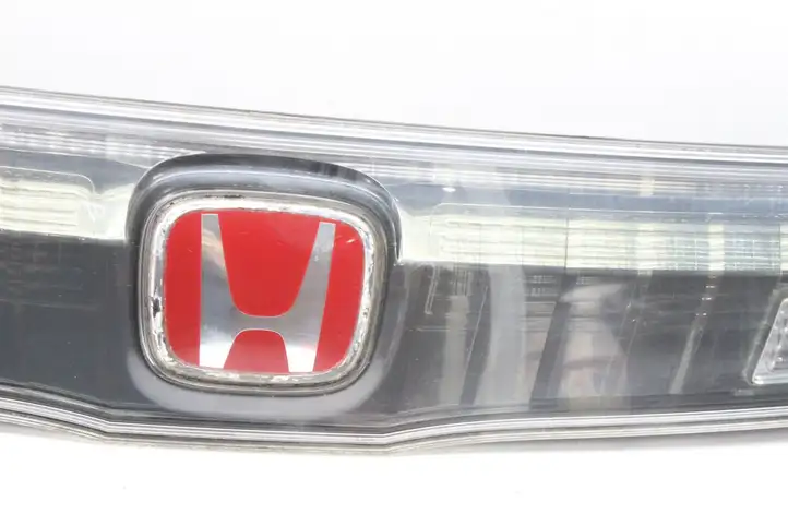 Honda Civic (2006 - 2011) Задний фонарь в крышке багажника — фото 8