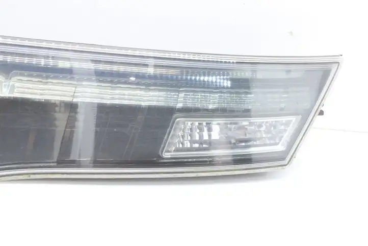 Honda Civic (2006 - 2011) Задний фонарь в крышке багажника — фото 5