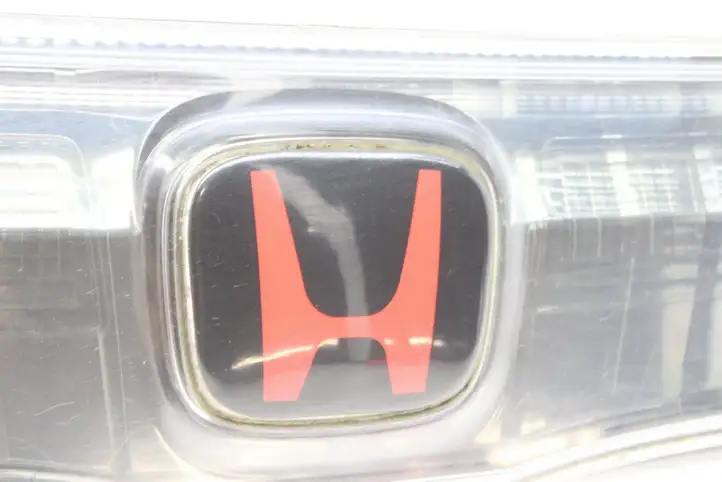 Honda Civic (2006 - 2011) Задний фонарь в крышке багажника — фото 6
