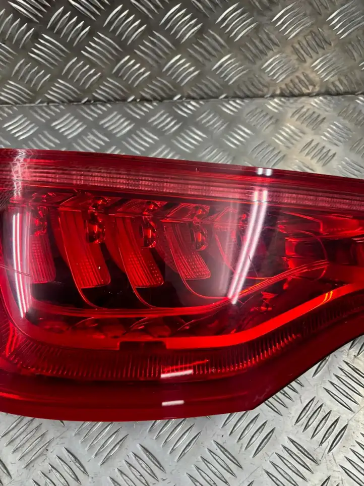 Audi Q7 4L (2009 - 2015) 4L0945093F Задний фонарь в крышке багажника — фото 7