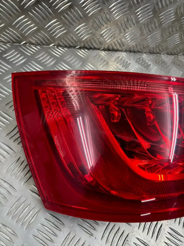 Audi Q7 4L (2009 - 2015) 4L0945093F Задний фонарь в крышке багажника — фото 9