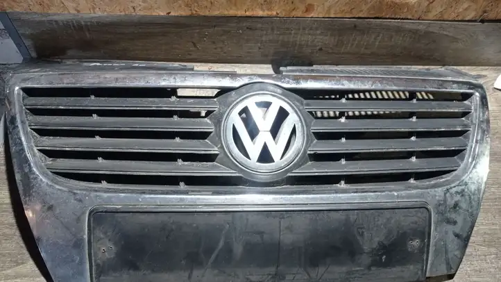 Volkswagen PASSAT B6 (2005 - 2010) 3C0853651 Верхняя решетка радиатора — фото 1