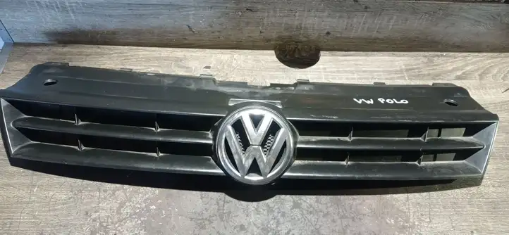 Volkswagen Polo V 6R (2009 - 2015) 6R0853663 Верхняя решетка радиатора — фото 1