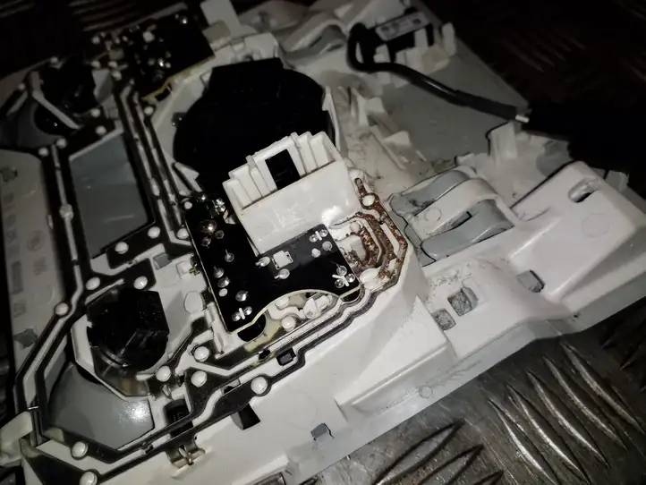 Skoda Octavia Mk4 (2019 - ) 5E0947105E Передняя подсветка — фото 3