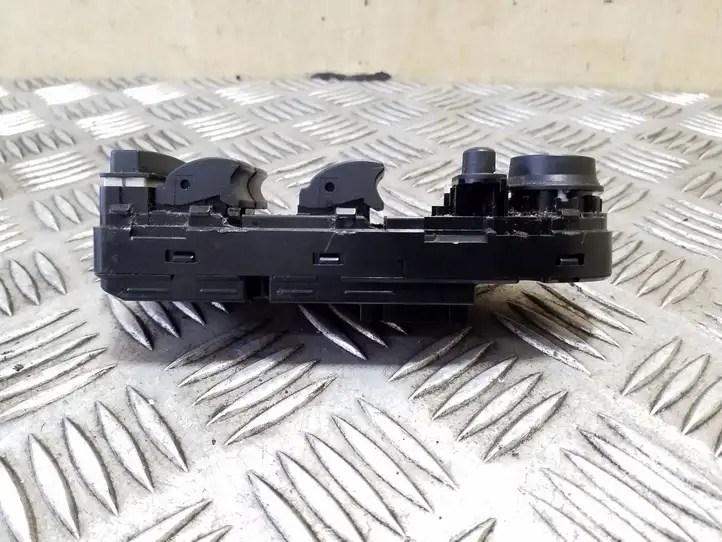 BMW X5 E70 (2006 - 2013) 9122120 Кнопка стеклоподъемников — фото 1