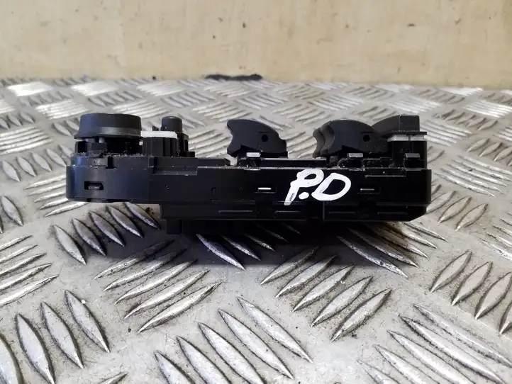 BMW X5 E70 (2006 - 2013) 9122120 Кнопка стеклоподъемников — фото 3