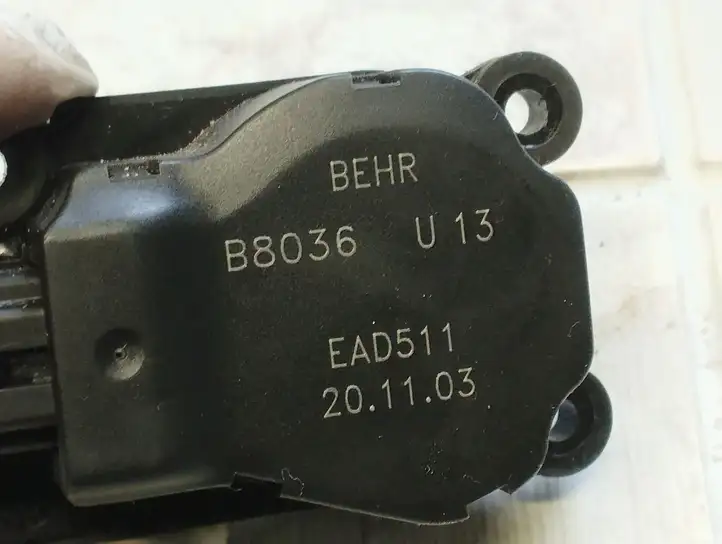 Opel Astra G (1998 - 2004) B8036 Двигатель задвижки потока воздуха — фото 2