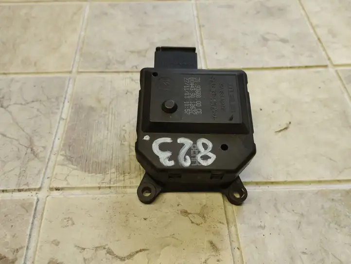 Opel Astra G (1998 - 2004) 309368000CE Двигатель задвижки потока воздуха — фото 3