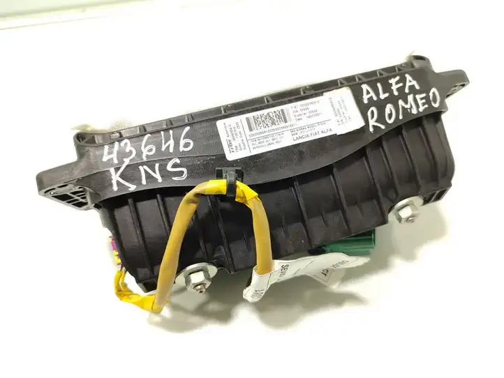 Alfa Romeo Giulietta (2010 - ) 00505085810 Подушка безопасности пассажира — фото 3