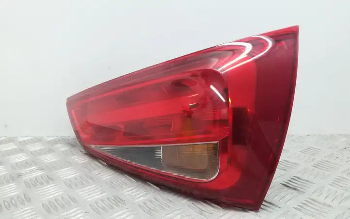 Audi A1 (2010 - 2014) 8X0945094 Задний фонарь в крышке багажника — фото 4