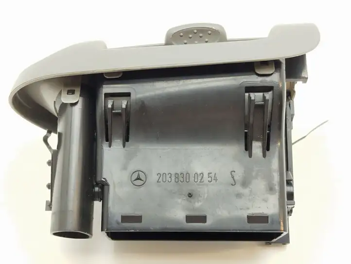 Mercedes-Benz C W203 (2000 - 2007) 2038300254 Боковой воздушный дефлектор — фото 14