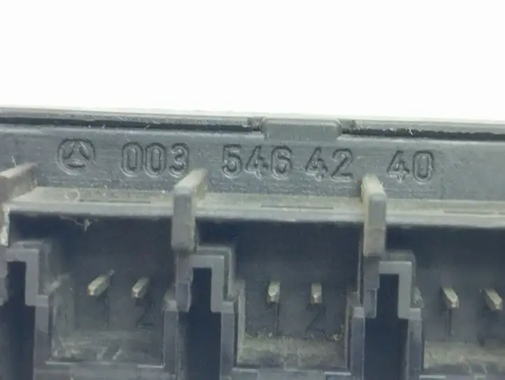 Mercedes-Benz C W203 (2000 - 2007) 0035464240 Инвертор напряжения — фото 4