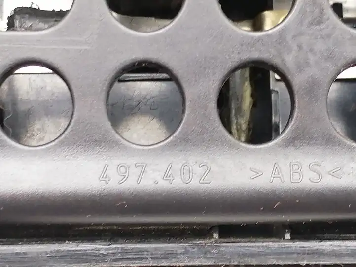 Mercedes-Benz C W204 (2007 - 2014) A204680269 Вещевой ящик — фото 4