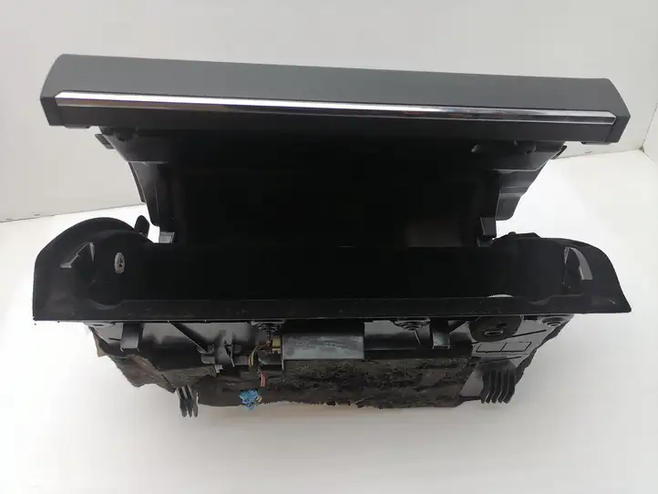 Mercedes-Benz C W204 (2007 - 2014) A204680269 Вещевой ящик — фото 13