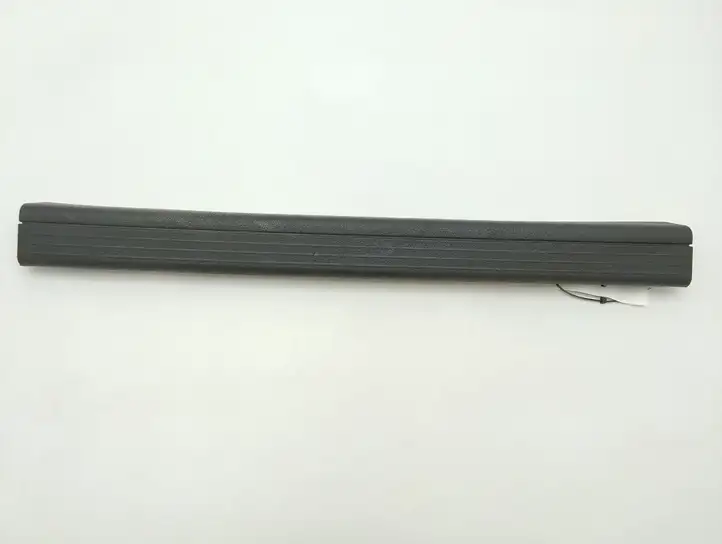 Mercedes-Benz C W204 (2007 - 2014) A2046860136 Внутренняя отделка переднего порога — фото 2